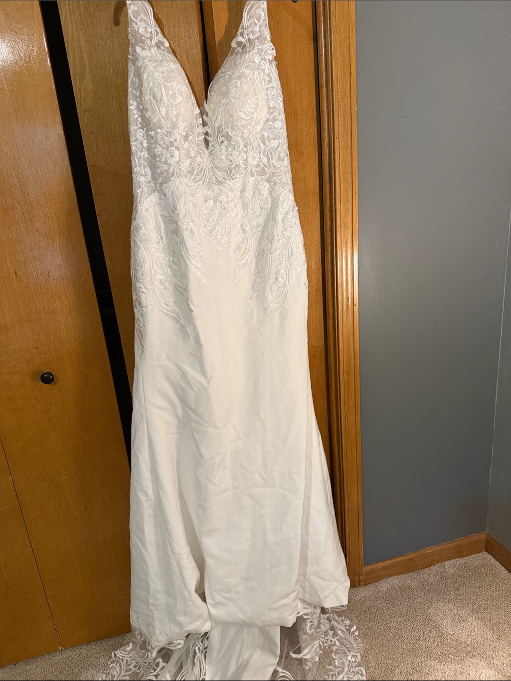 White Wedding Dress With Lace Appliqu Train